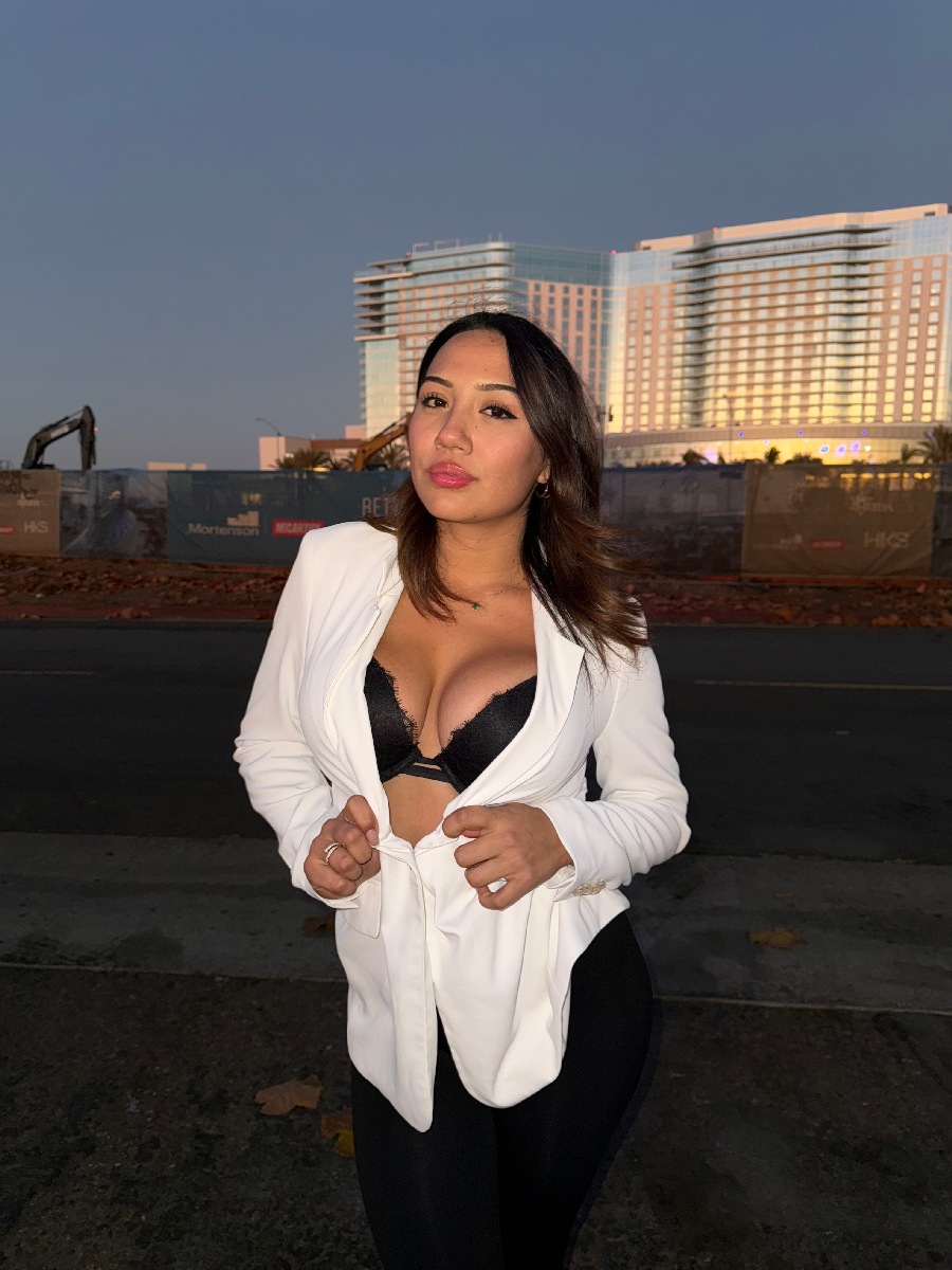 Take a pause and enjoy Ali Cruz — streaming from Sao Paulo