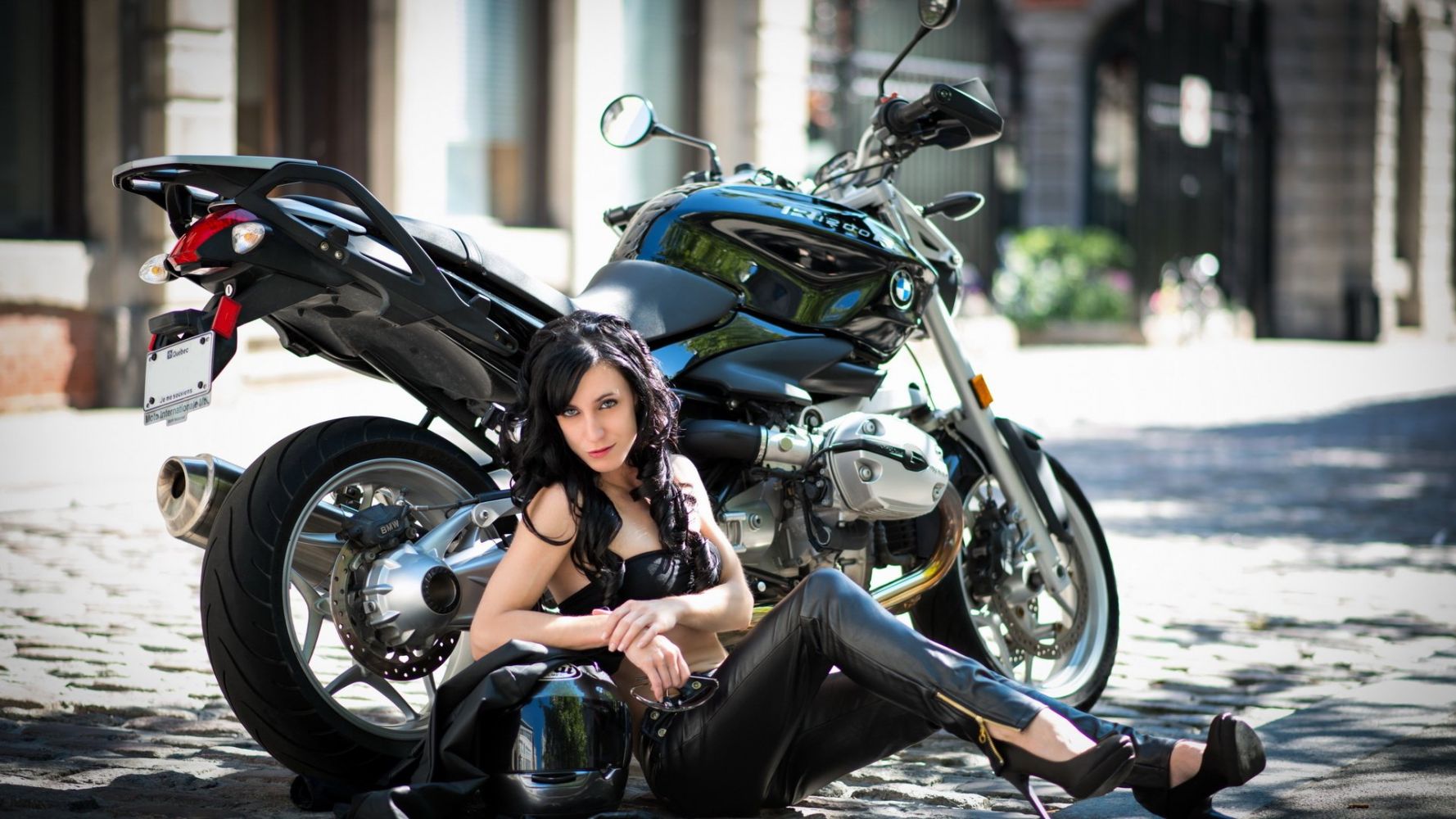 Fresh photos, fresh mood — European women on bikes online in Sao Paulo