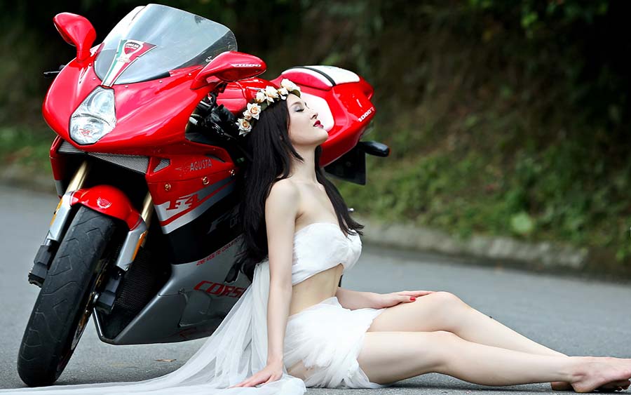 Say hi to Beautiful girls and motorcycles — open chat