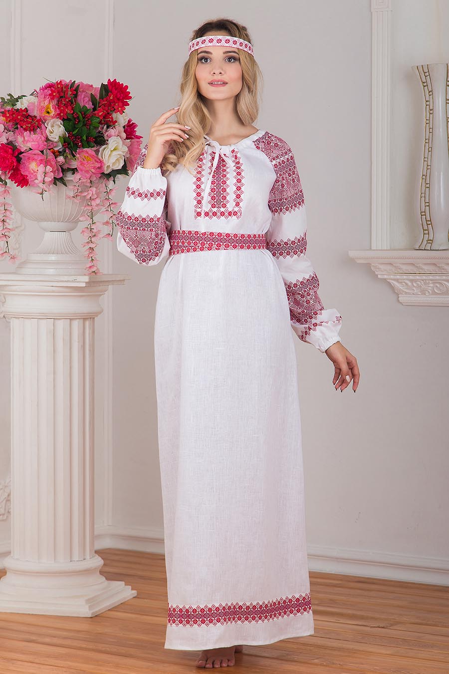 A playful frame from Women in Slavic costumes — online in Sao Paulo